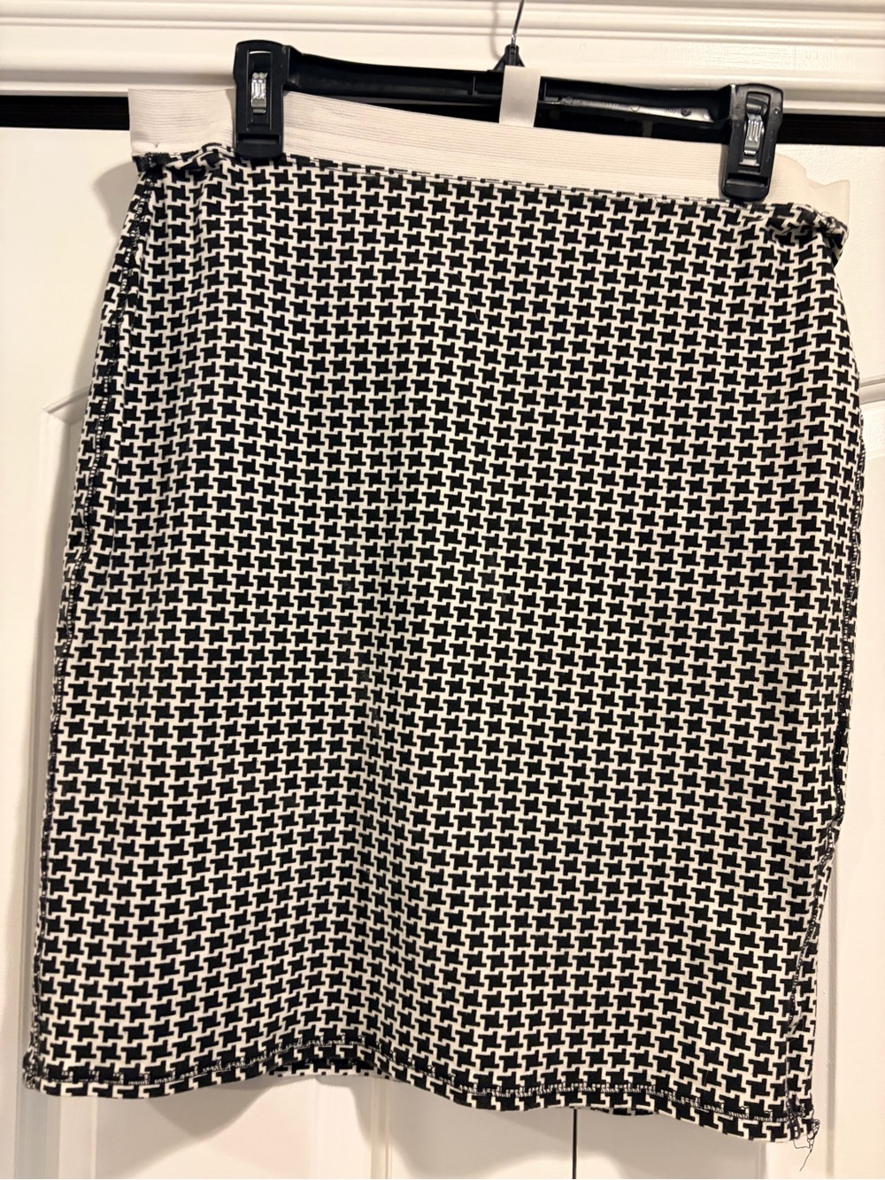 Old Navy Black and White Houndstooth Knit Pencil Skirt